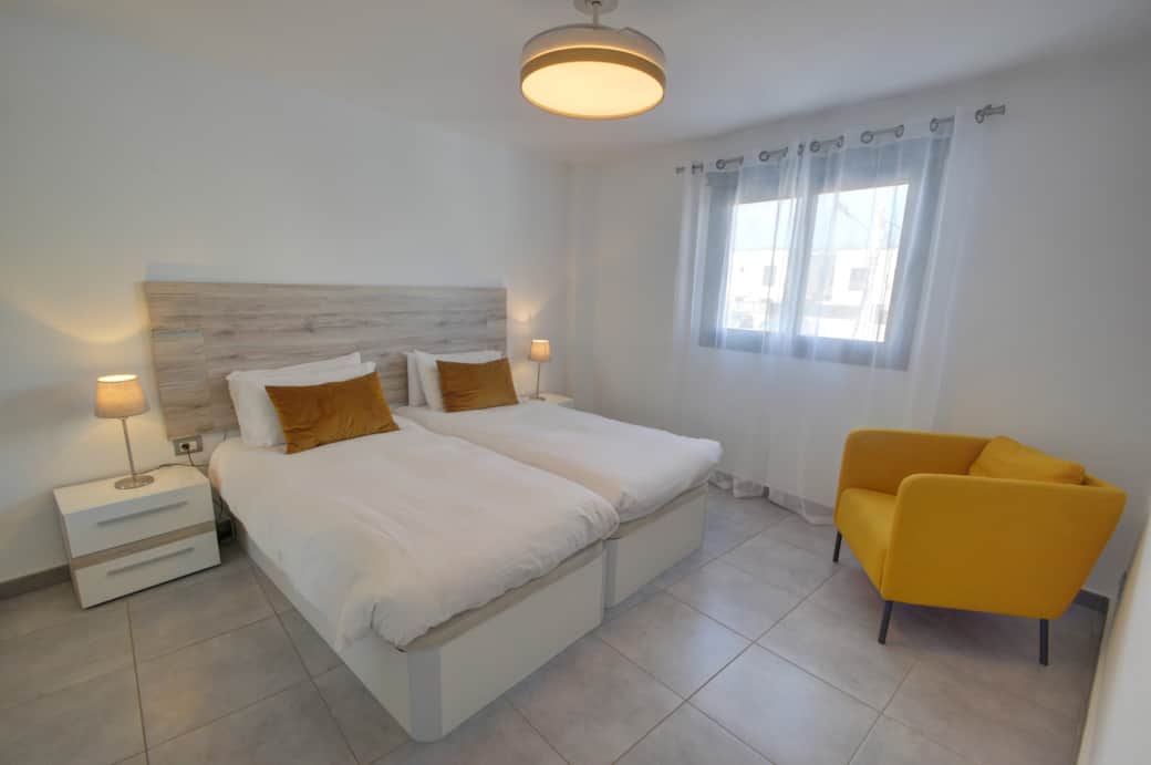 Main bedroom with two single beds