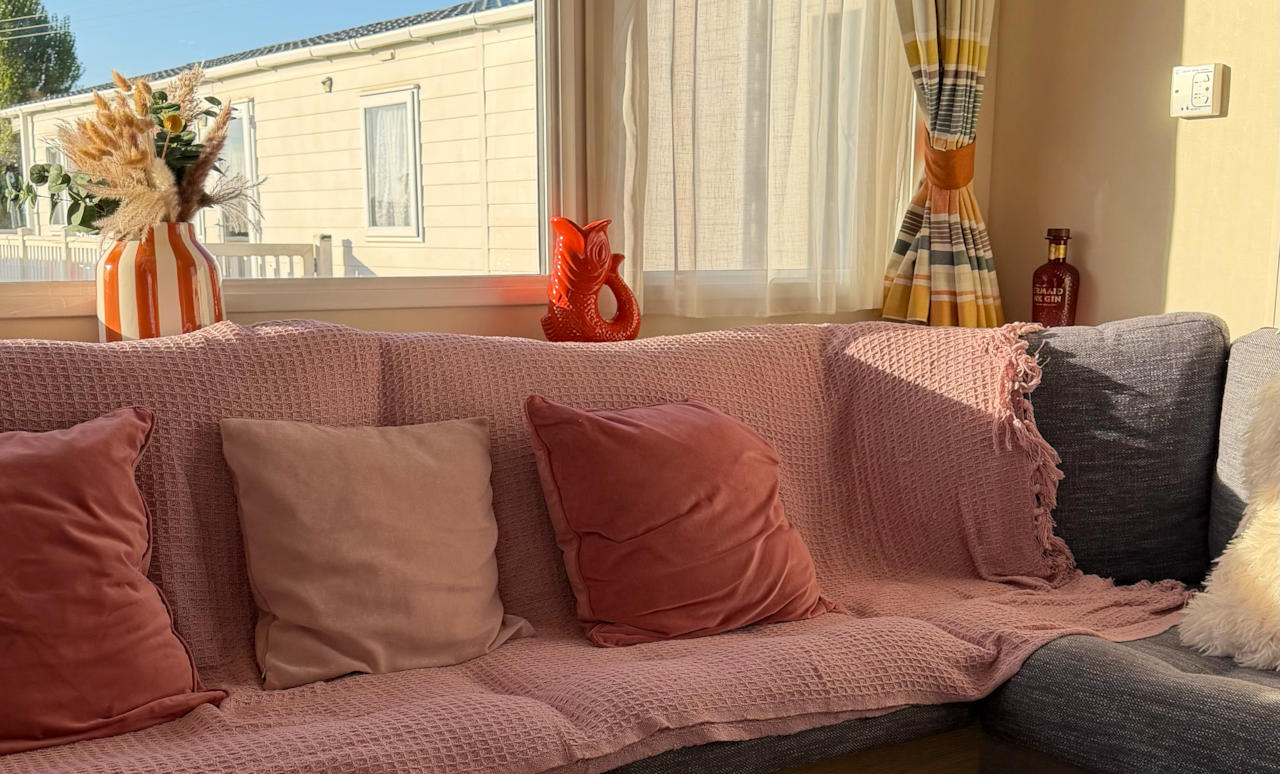 RISING-LIVING ROOM4