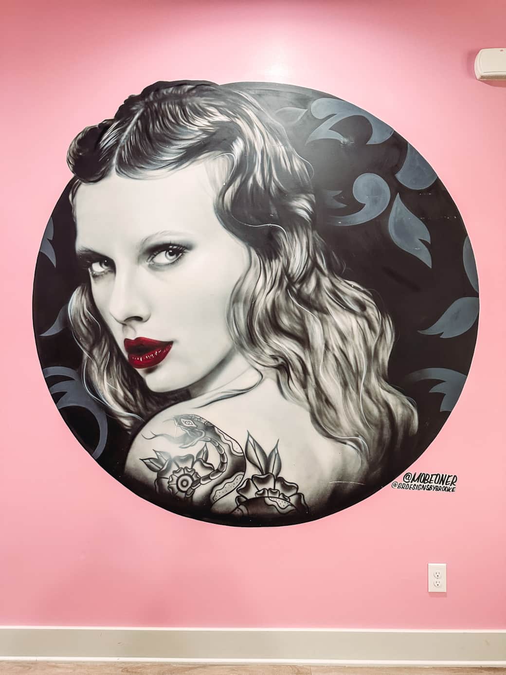 Taylor Swift mural