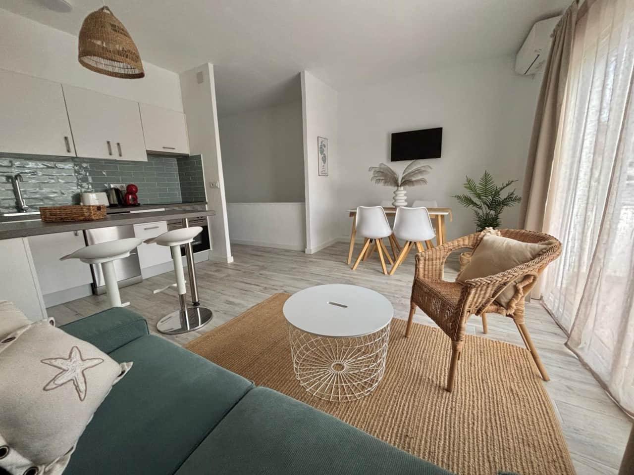 Luminous Ca Nostra - Open Plan Kitchen, lounge diner
