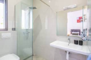 Villa Coquelicot, Piscine privée, Jacuzzi, Hammam — photo 28