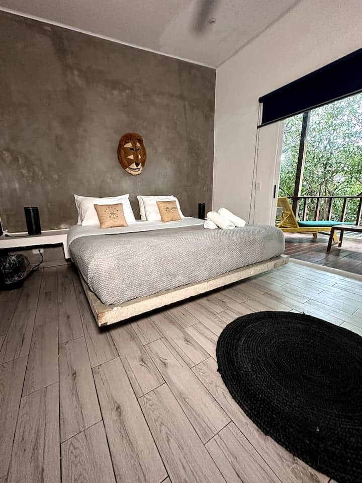 A couples retreat on Saboga Island: bed, jungle terrace and lounger at Saboga Lodge