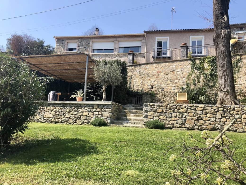 Jardin privatif avec plancha