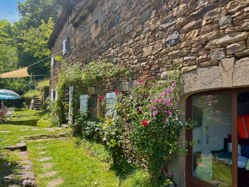 Façade donnant sur le jardin et le Lac 