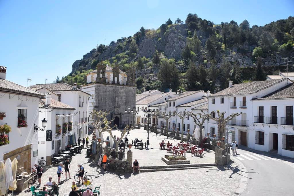 Pueblo blanco de Grazalema en la Sierra de Cádiz