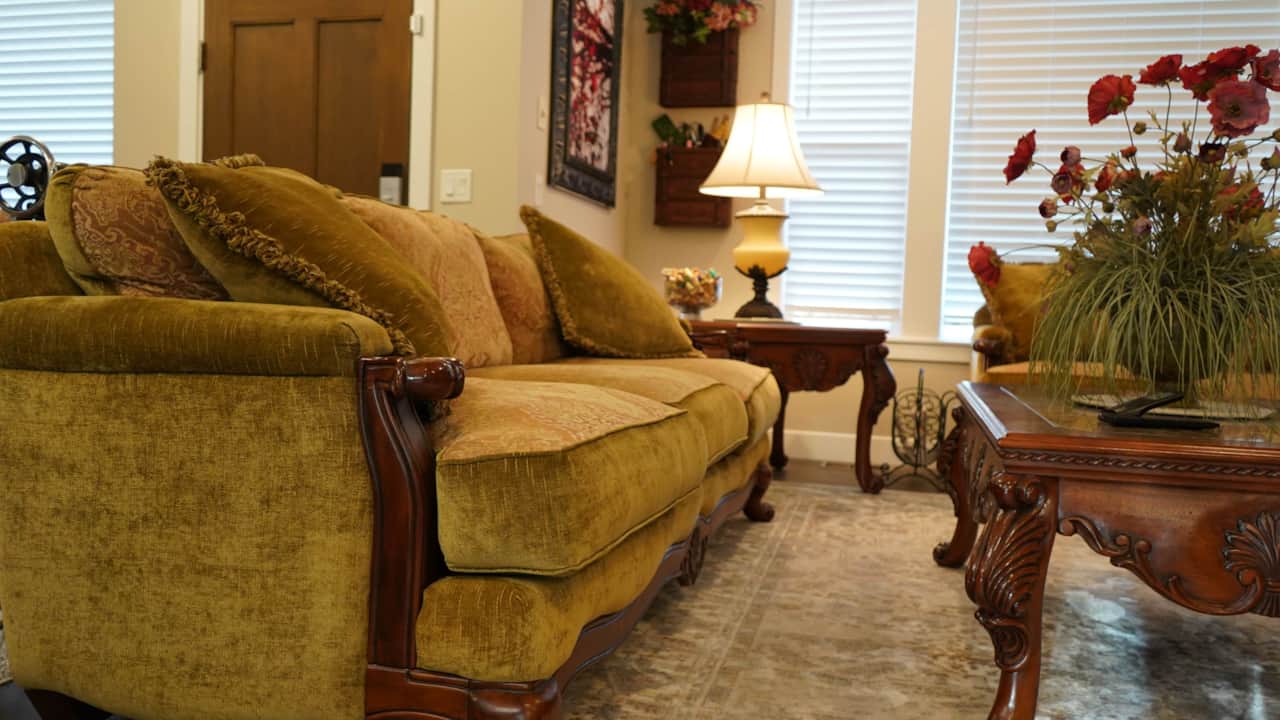 cedar-city-quilt-retreat-living-room.JPG