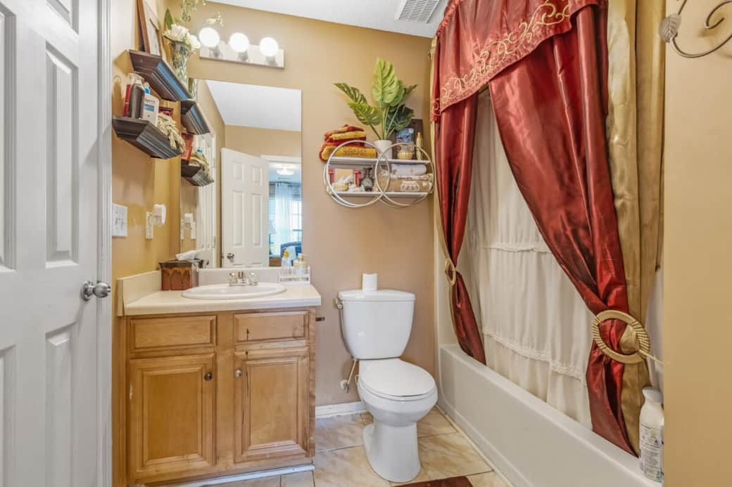 Privacy Bathroom connect with the bedroom 
