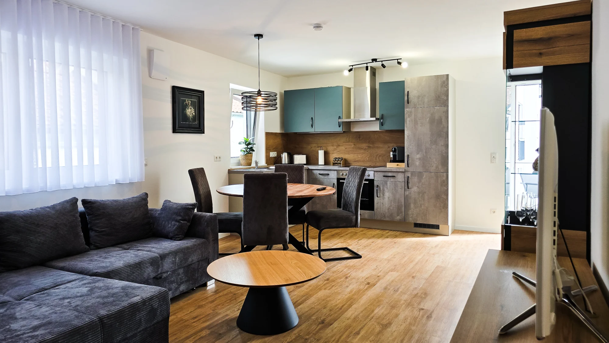 frensdorf-apartments-a4-wohnbereich-essbereich-offene-kuche.png