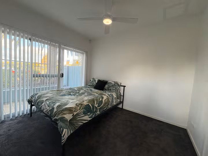 A very comfortable bed and blanket - Bedroom 2