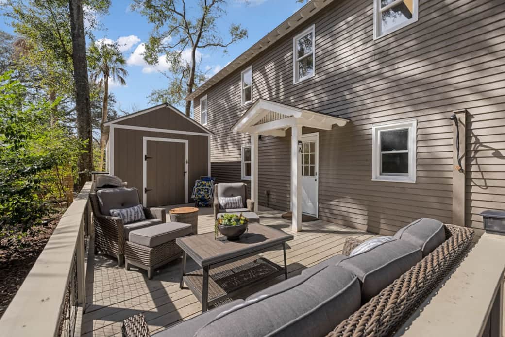 Step right into your Isle of Palms vacation oasis. Step right into your Isle of Palms vacation oasis.