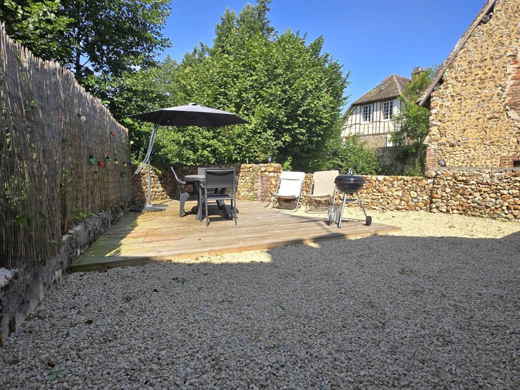 Terrasse à l'arrière de la maison