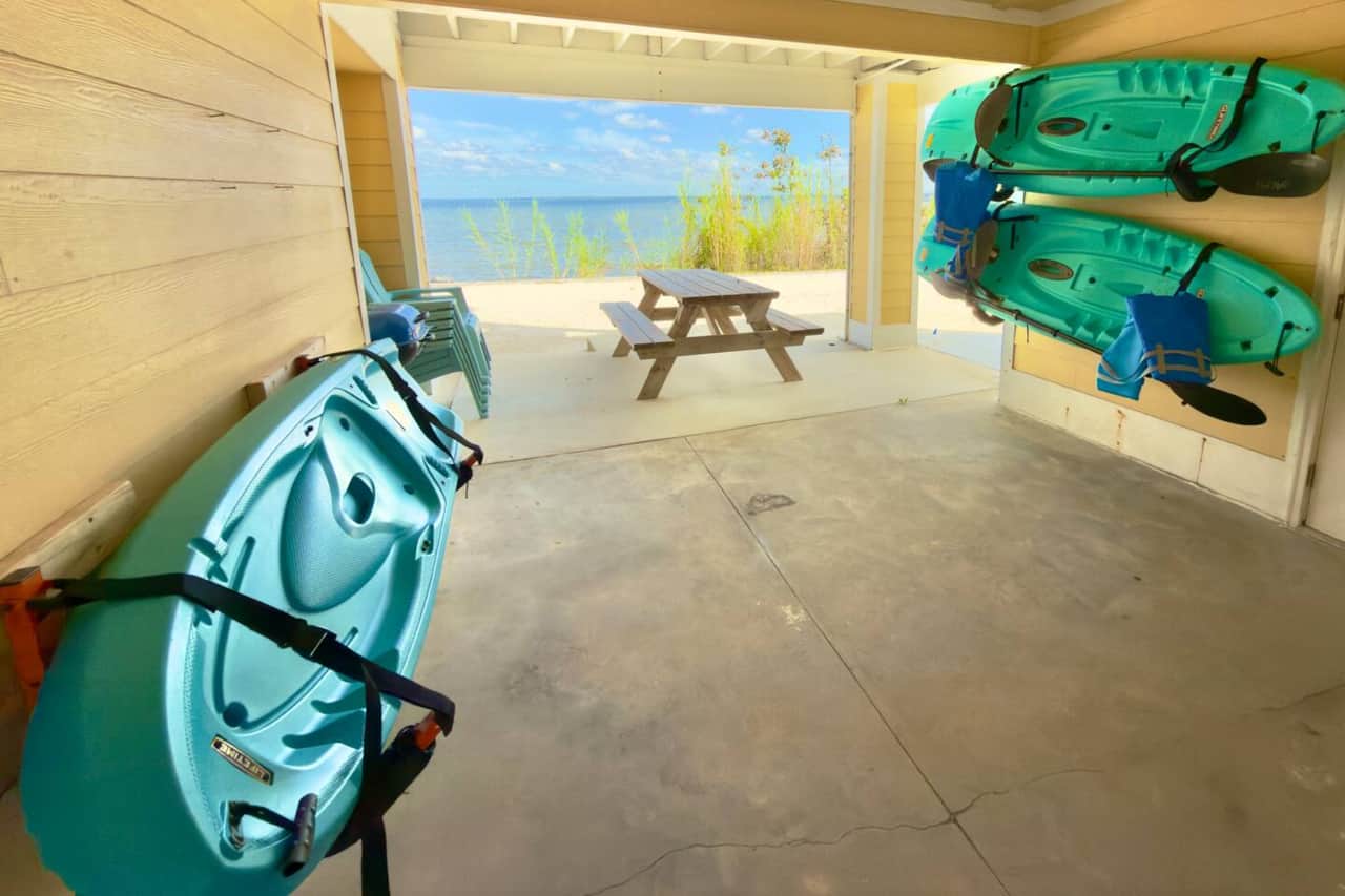 Pelican's Perch: Kayaks, Views & More!
