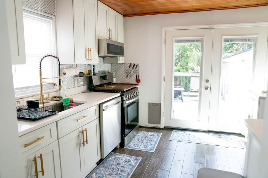 Kitchen Counter with great natural light Kitchen Counter with great natural light