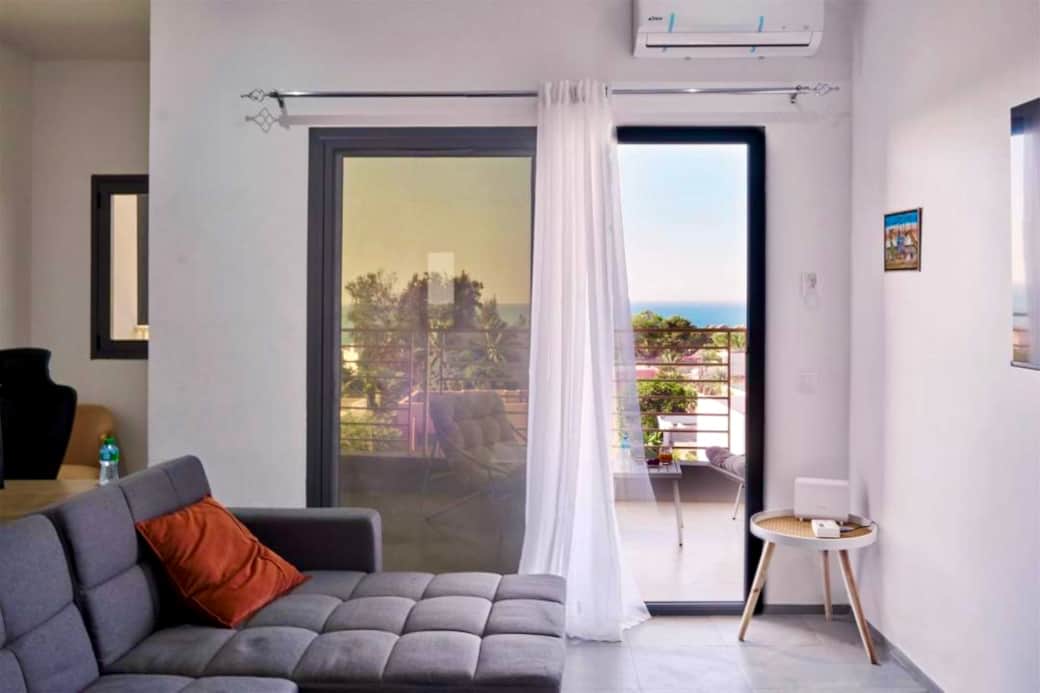 Vue du salon sur le balcon
