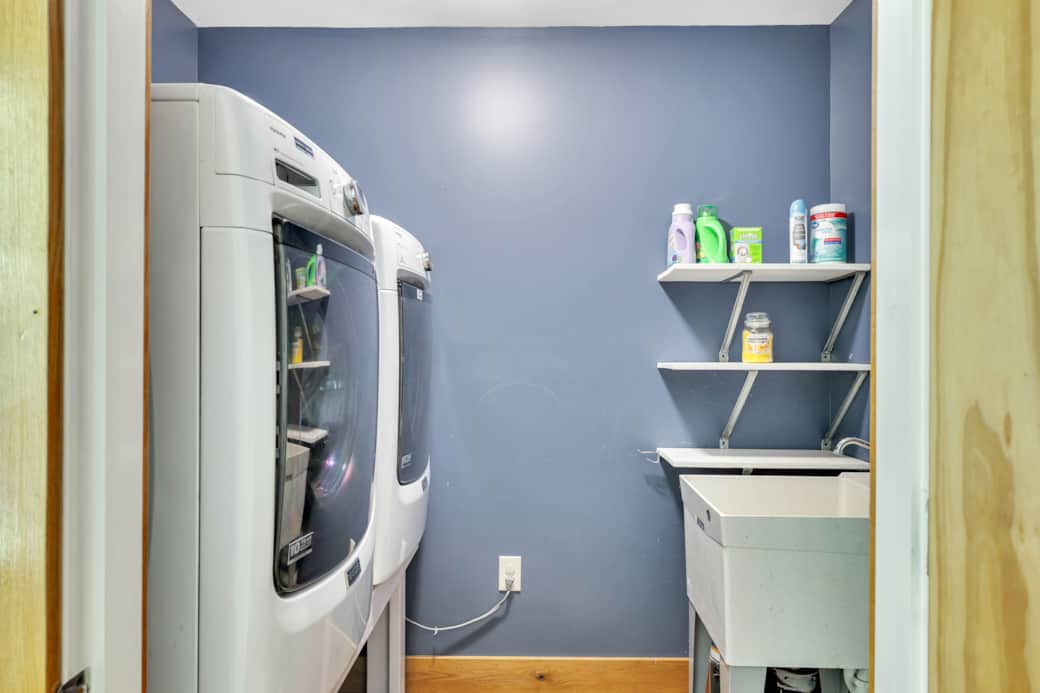 Laundry room with washer/dryer Laundry room with washer/dryer