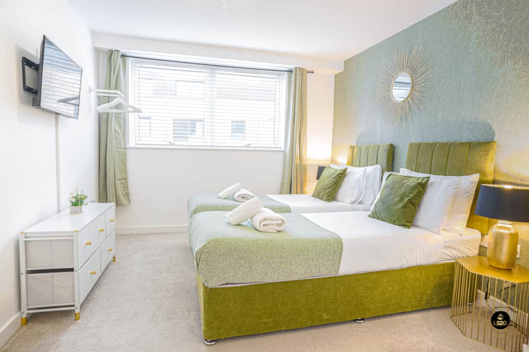 Bedroom 2 with One Link bed (2 Single or 1 King size) and Smart TV