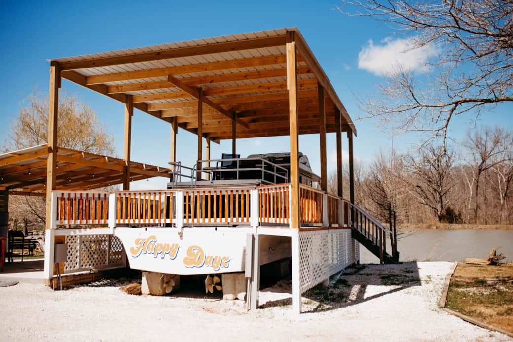 Lost Hill Lake Happy Dayz Houseboat Boat House in Saint Clair