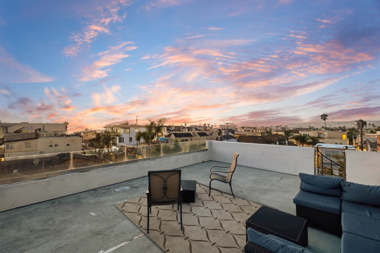 Rooftop Deck with Ocean Views!