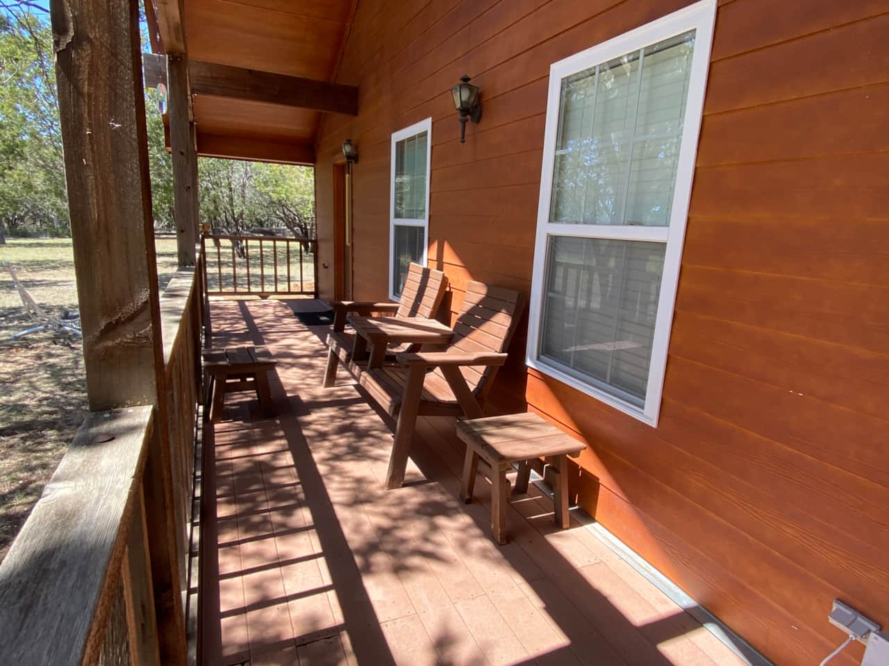 Secluded 3/2 Unit - Side Porch