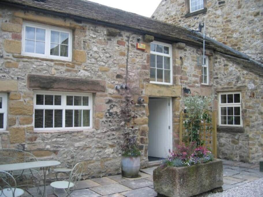 Coulsden Cottage -from rear courtyard