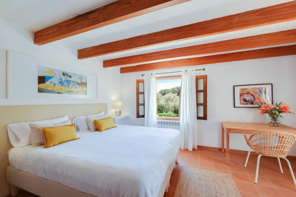 Grosses Masterbett-Room mit eigener grosser Terrasse, grosses Bad ensuite und Ankleideraum Grosses Masterbett-Room mit eigener grosser Terrasse, grosses Bad ensuite und Ankleideraum