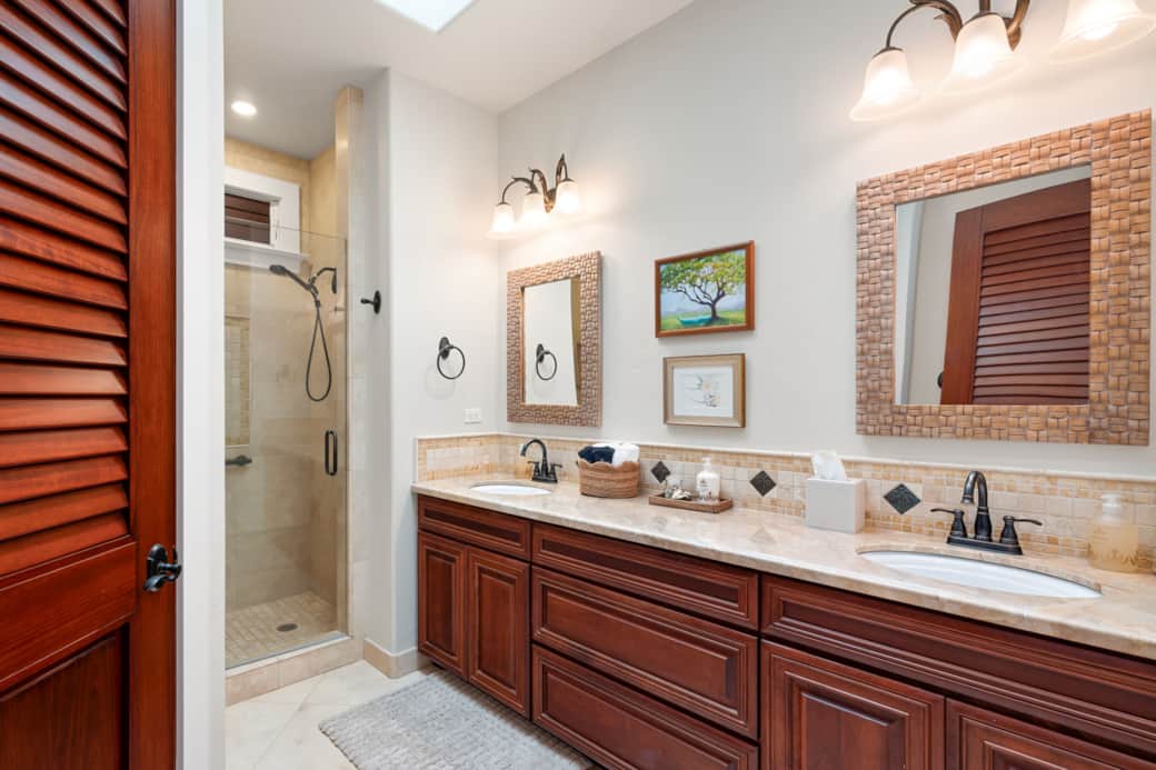 Downstairs bathroom adjacent to Bedroom 2