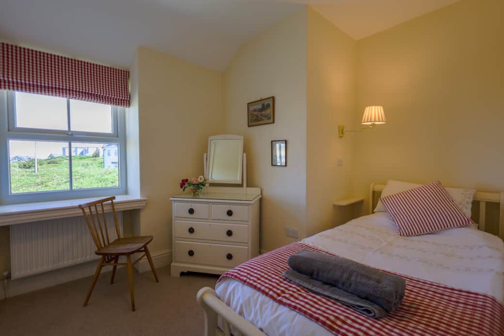 Bedroom 4 single bed