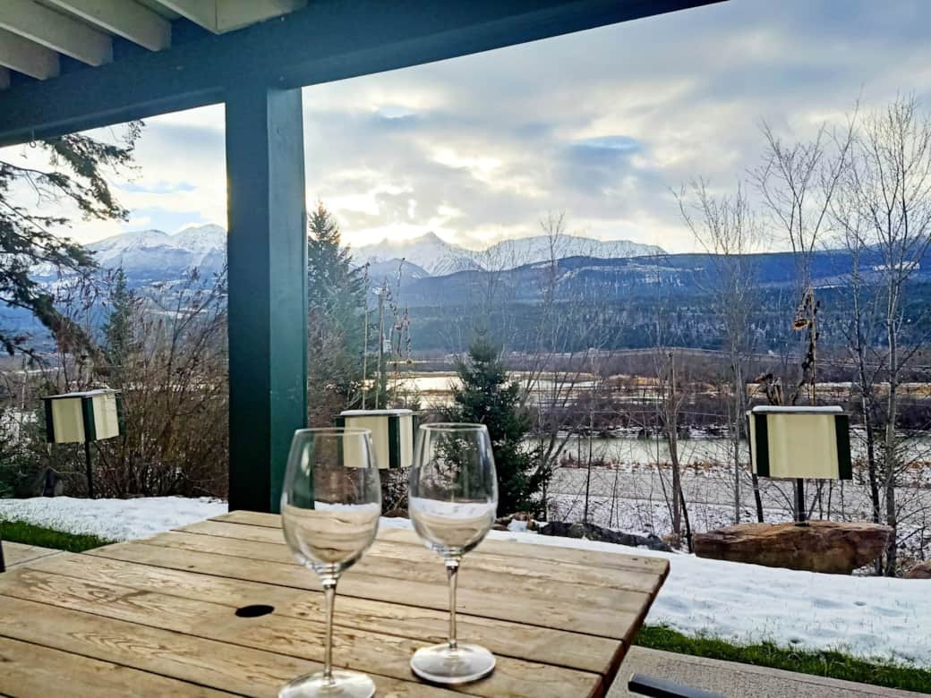 Enjoy a romantic evening with your loved one. Your ultimate mountain getaway. 