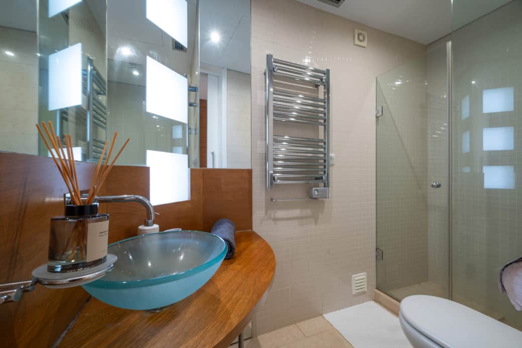Twin Bedroom Bathroom