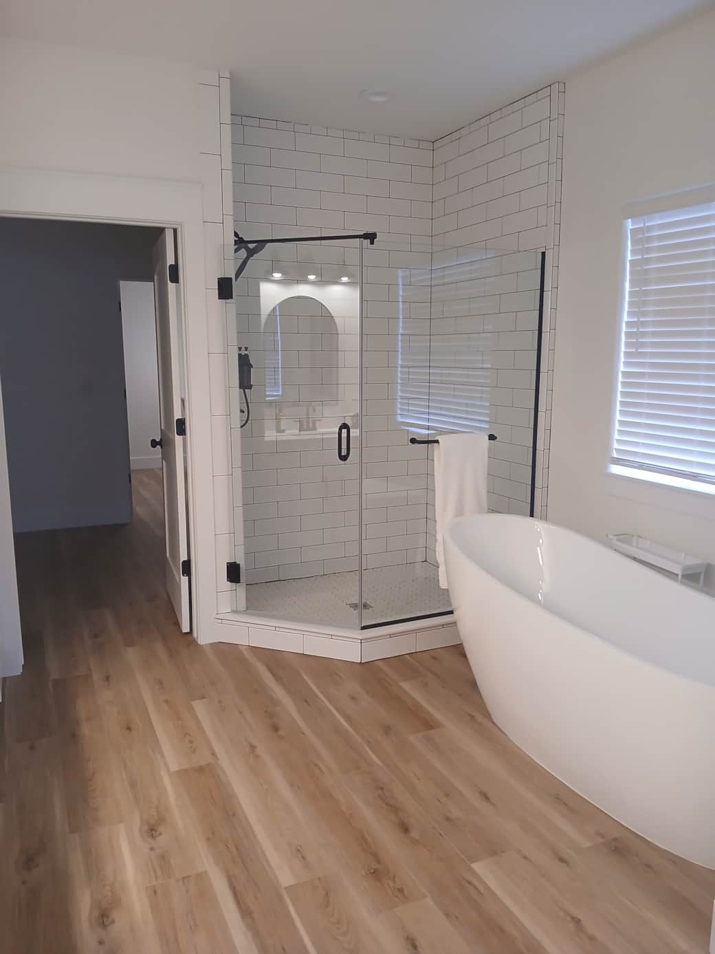 Large walk in shower and tub for soaking