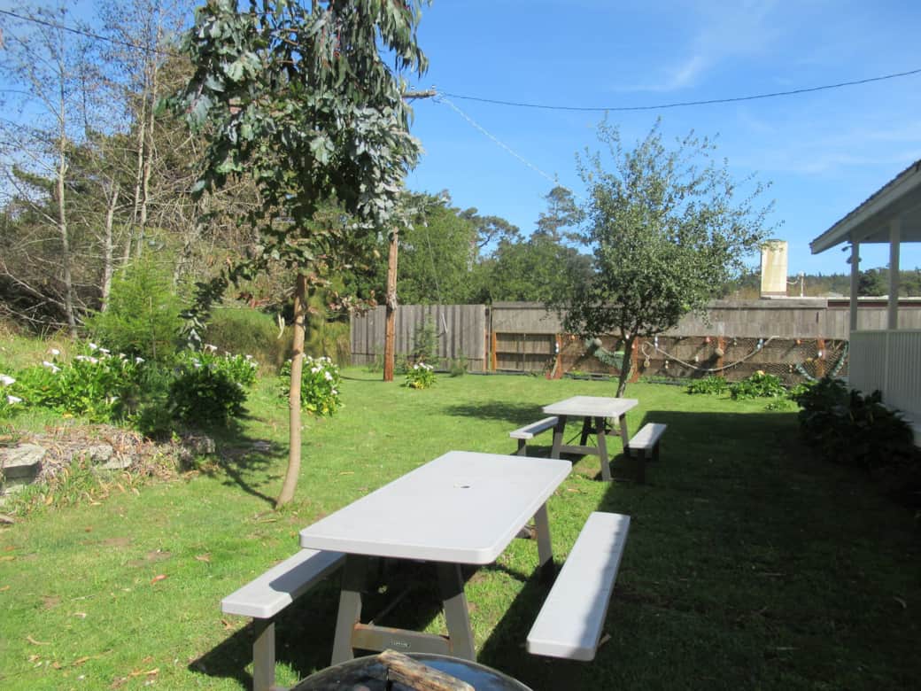 Sandy Clove Cottage backyard b