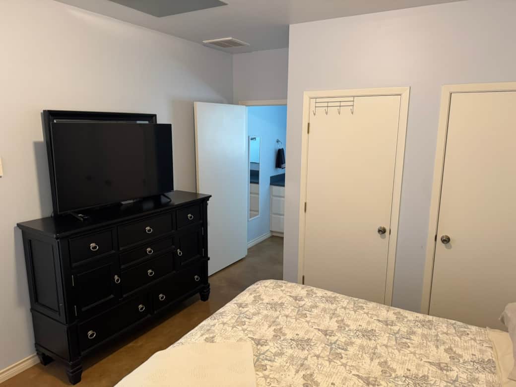 Bedroom & On Suite Bathroom