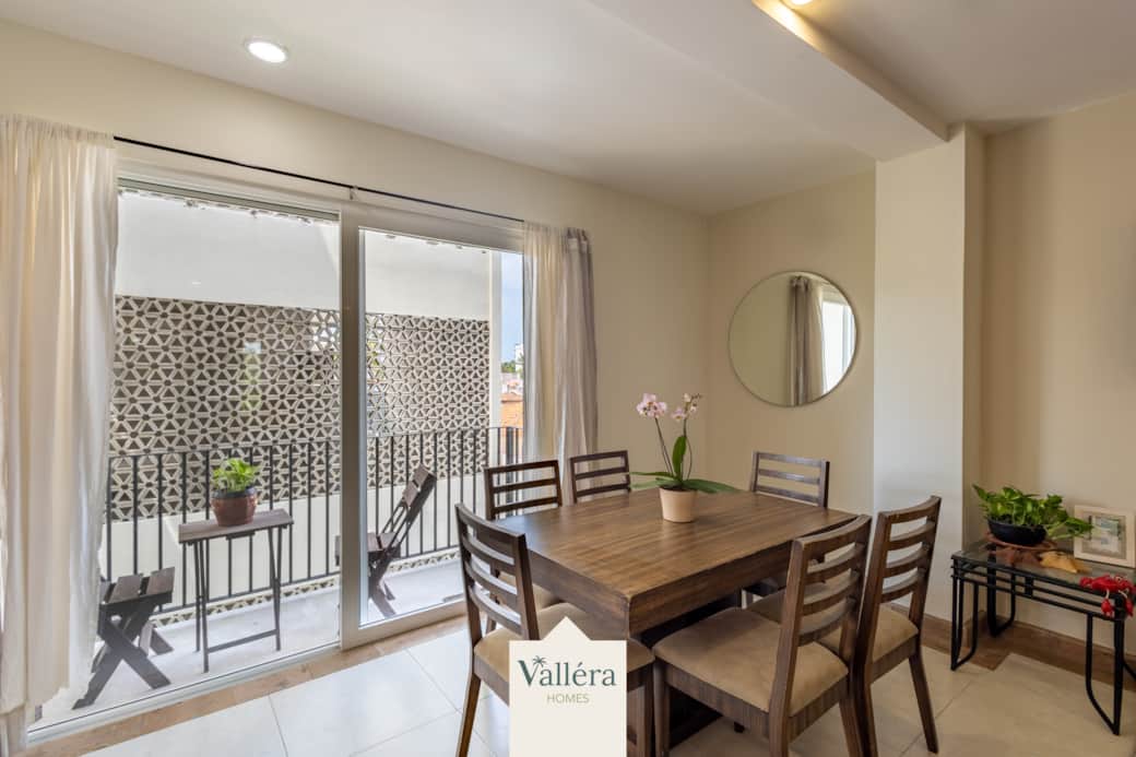 Balcón & comedor