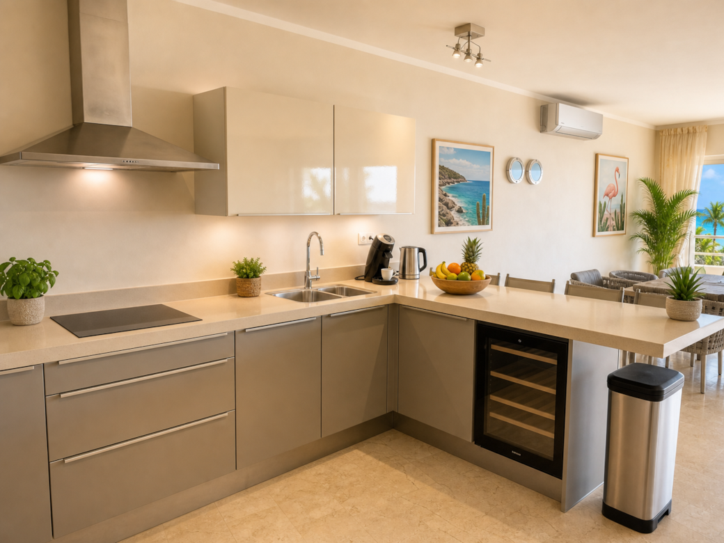 Moderne keuken met alle benodigdheden