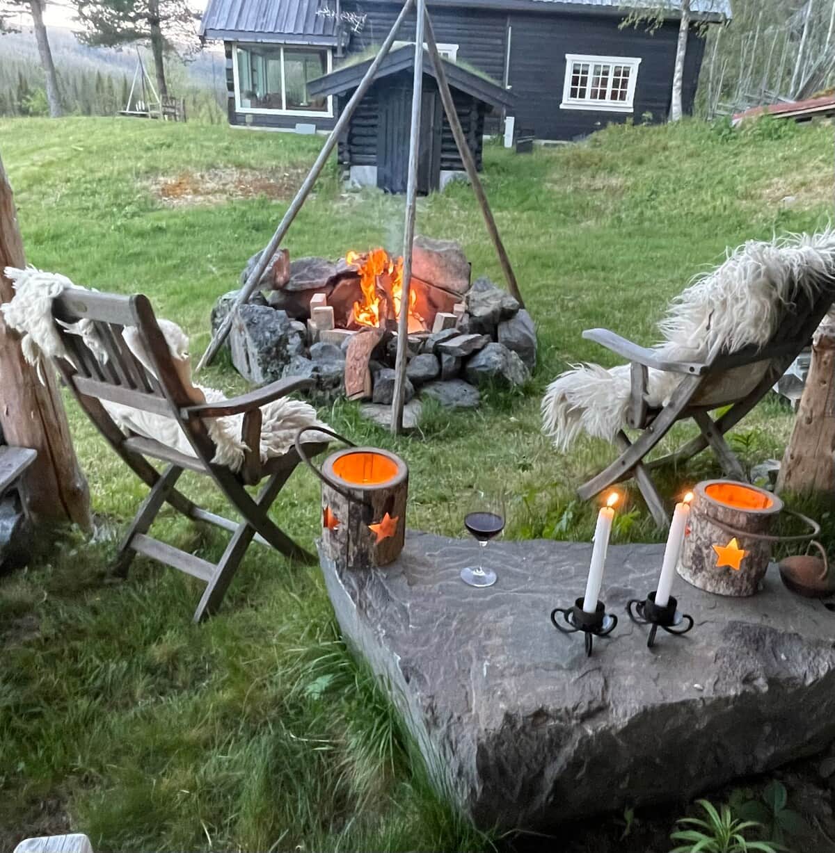 Bål og matlaging i gapahuken.