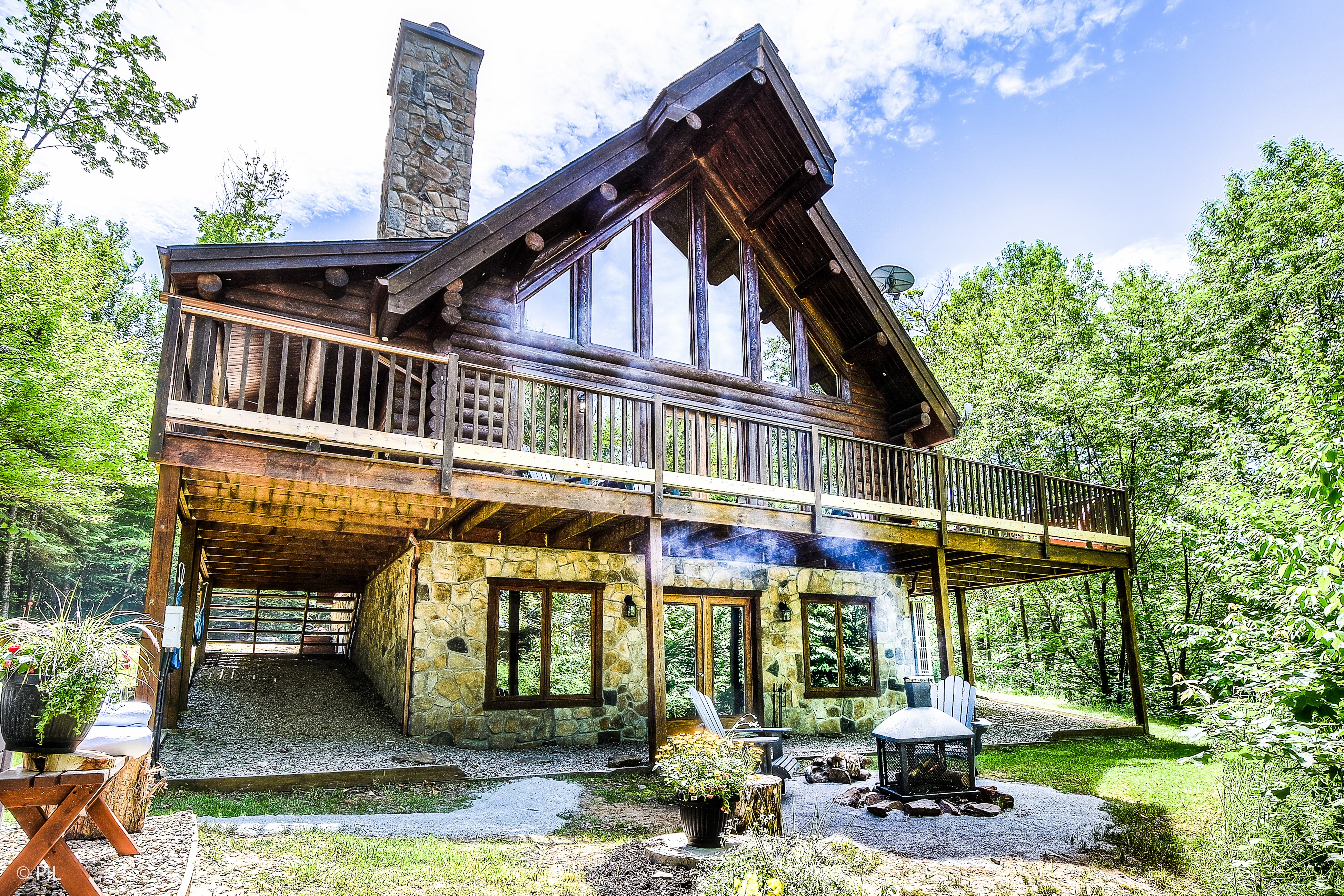 High-end ski cottage Mont-Tremblant near slopes and outdoor activities