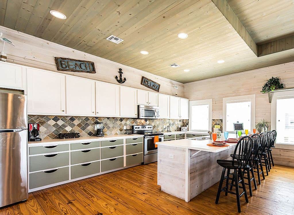 Fully equipped kitchen, stocked with all the cooking utensils you'll need. Fully equipped kitchen, stocked with all the cooking utensils you'll need.