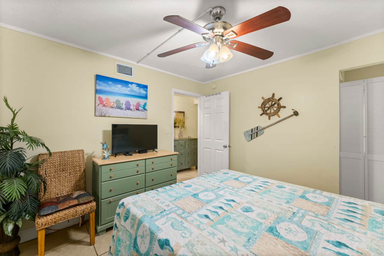 Guest bedroom