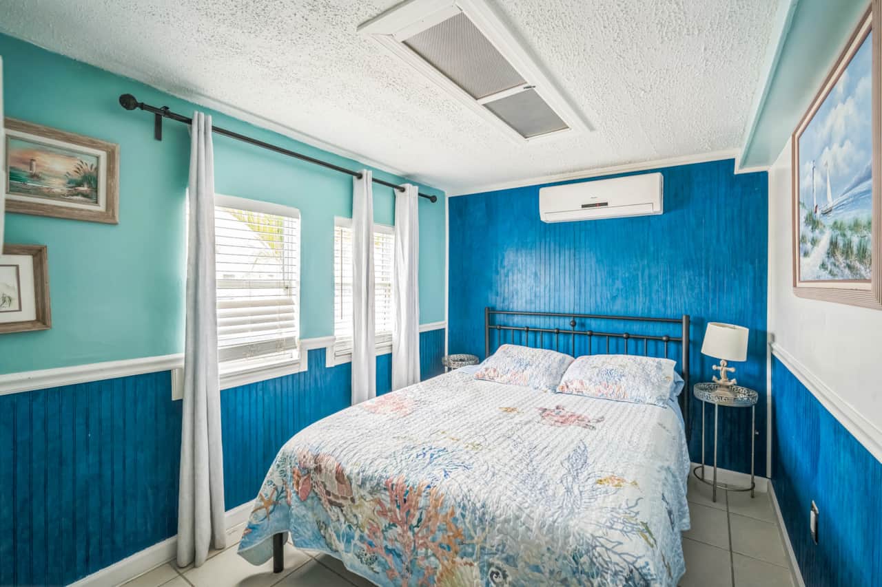 13409 Gulf Blvd Madeira Beach FL 33708 USA Bedroom DSC04240