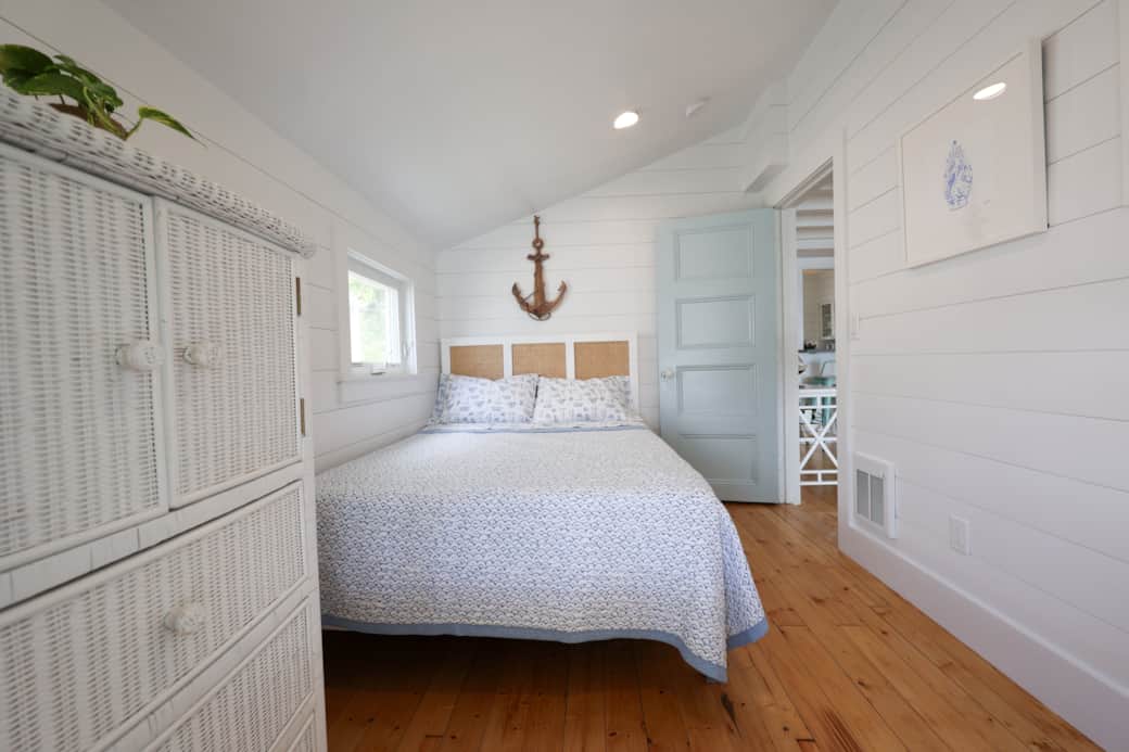 Full bedroom