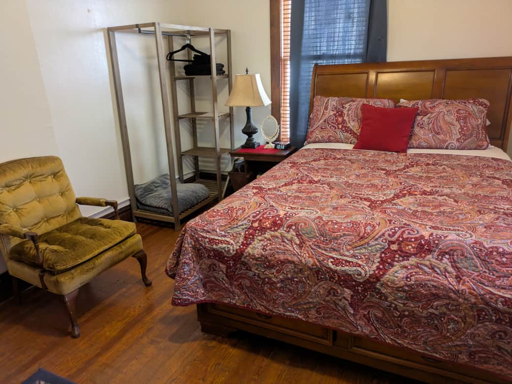 Room 13 queen bed