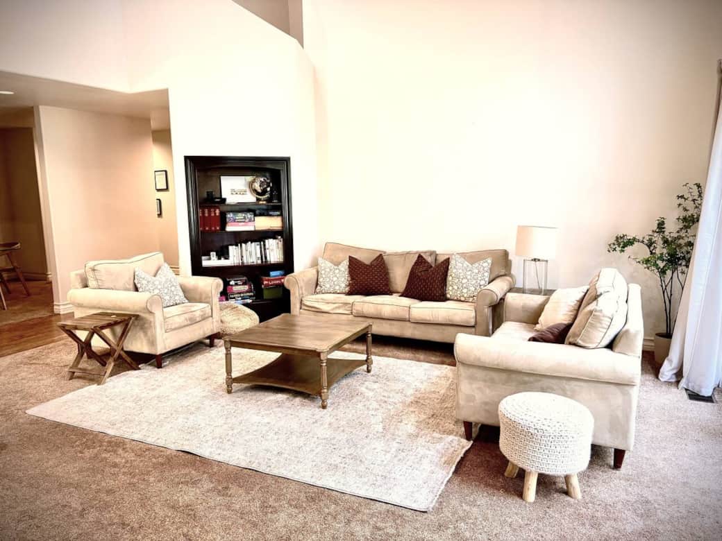 Comfortable seating areas throughout the living room provide the perfect place to relax, reconnect, play games, or unwind after a day exploring Yosemite and Bass Lake.