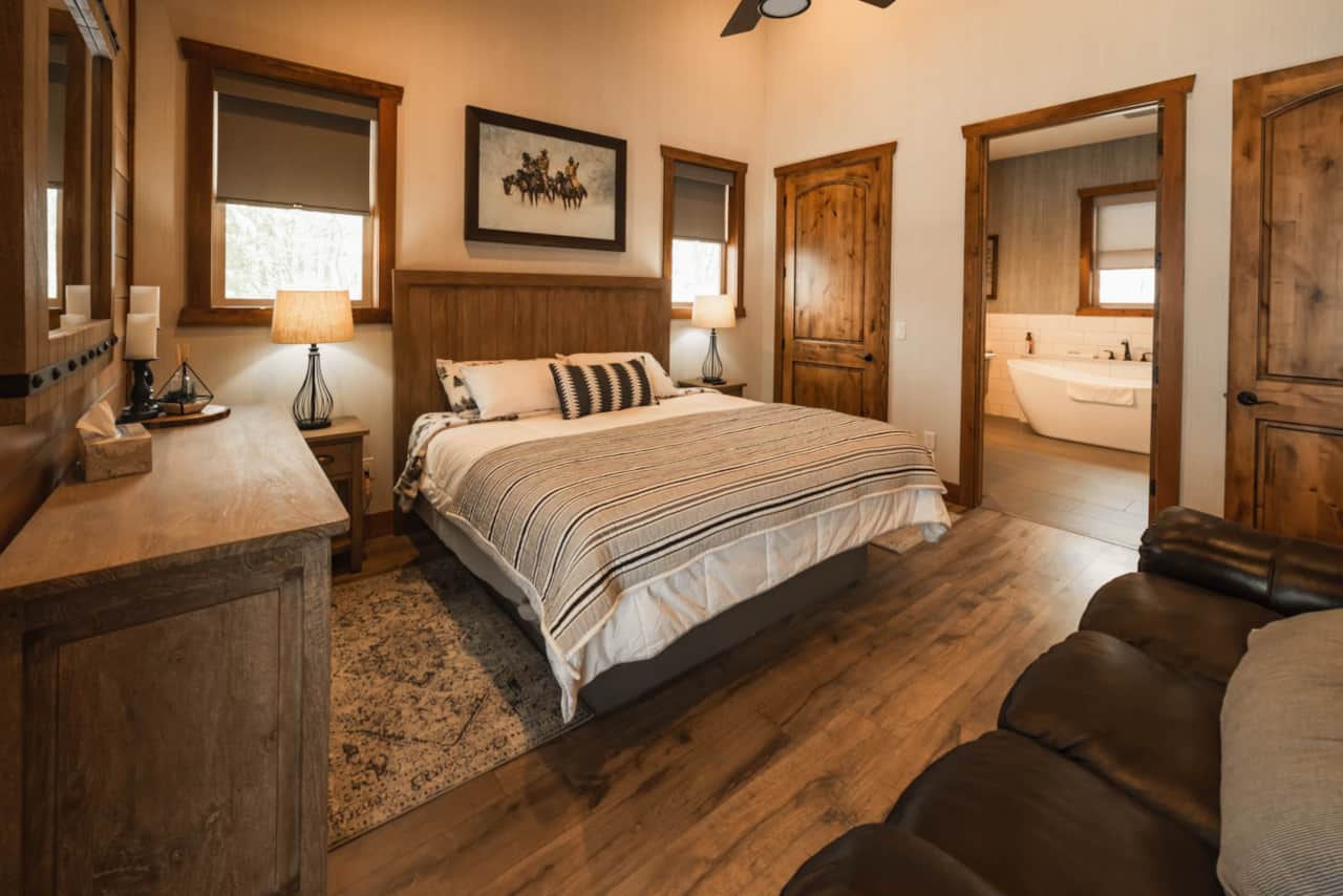 Level 1 - King Suite with Master Bath