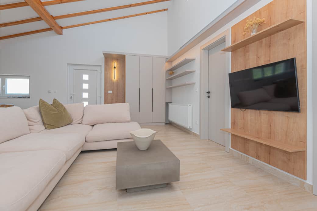 Dazlina Resort Penthouse_Living Room & TV