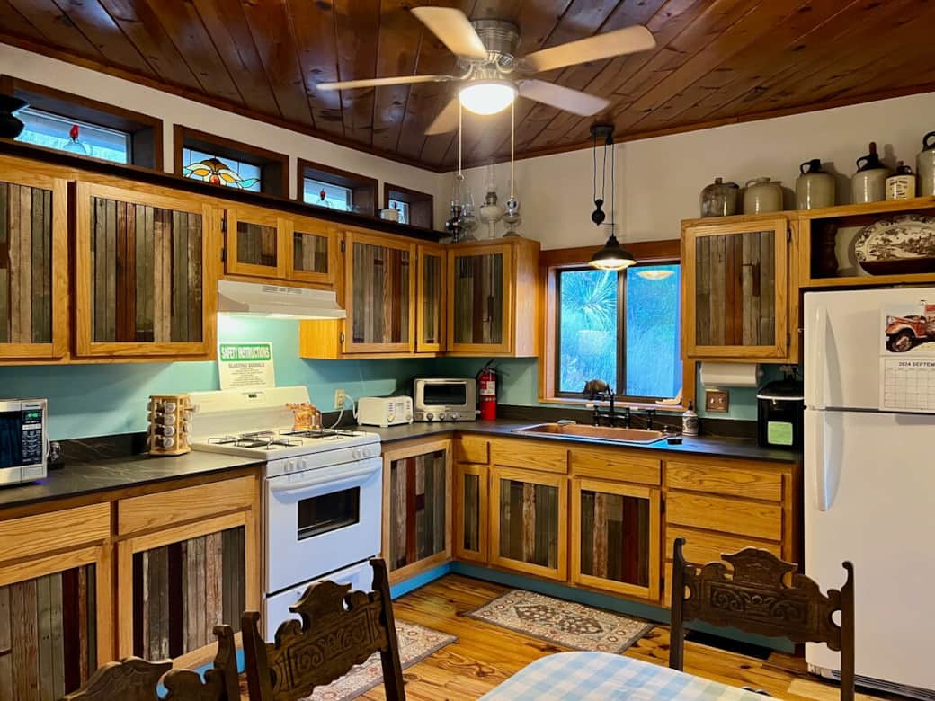 You will find our kitchen fully equipped. We have a refrigerator, oven, microwave, toaster, and icemaker. There is a large copper sink with garbage disposal for washing your dishes. 