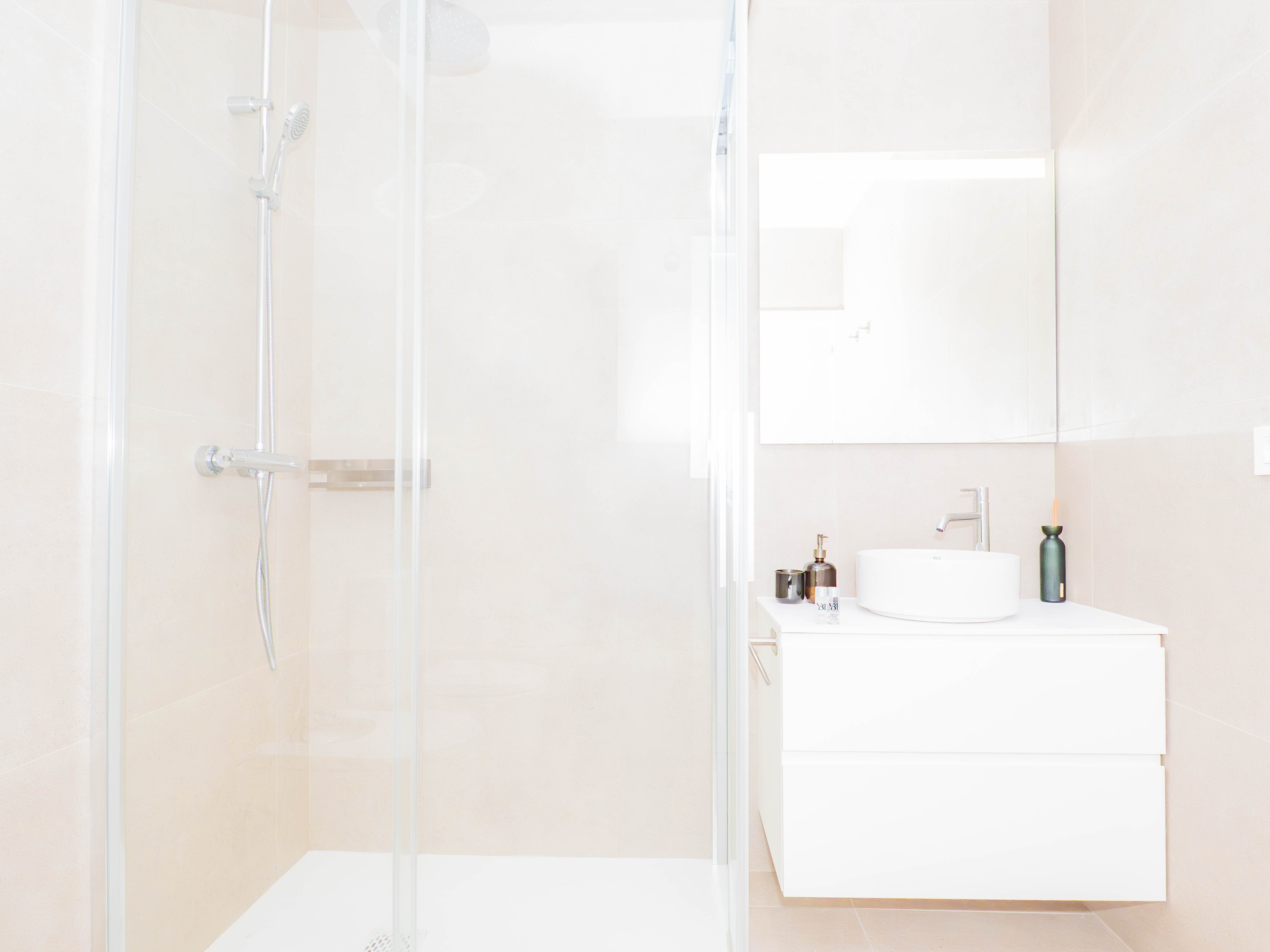 Pi y Margall Suite by YBH