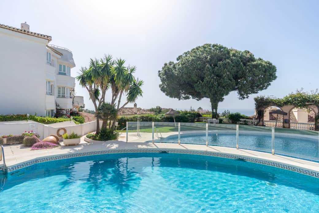 Resort-Style pool for ultimate relaxation Resort-Style pool for ultimate relaxation
