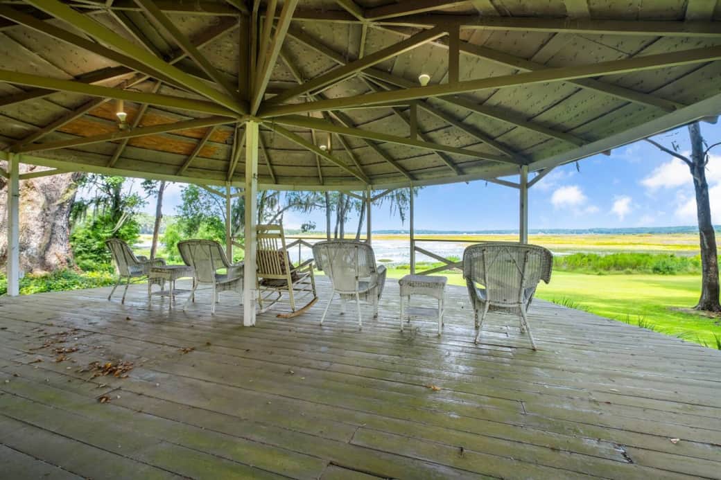 Gazebo to gather and enjoy the peaceful tranquility of Lake Jackson.