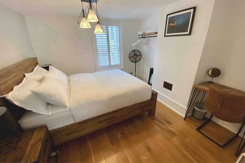 Bedroom 1 - King size bed - 1st floor