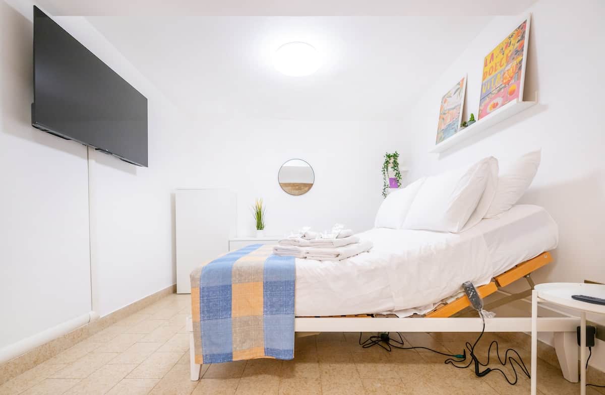 Comfort ineguagliabile con il nostro letto matrimoniale per un riposo di qualità grazie al materasso antibatterico e termoregolante Resistex Copper dotato di motore elettrico!